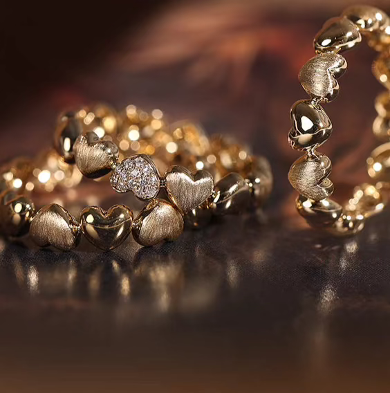 "Gravity" – 18K Italian Gold Natural Diamond Heart Ring with Sabbiatura Finish