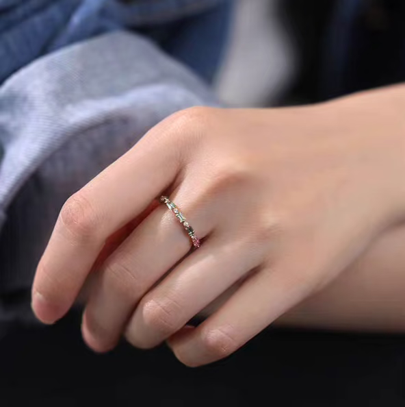 "Peach Blossom Ring" – 18K Gold Natural Multicolor Sapphire Ring with Full Band Gradient Gemstones