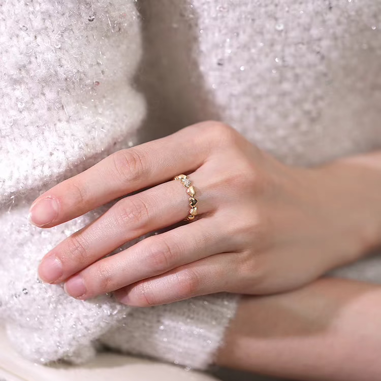 "Gravity" – 18K Italian Gold Natural Diamond Heart Ring with Sabbiatura Finish