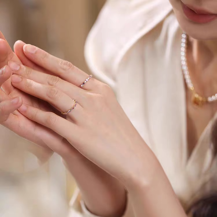 "Peach Blossom Ring" – 18K Gold Natural Multicolor Sapphire Ring with Full Band Gradient Gemstones