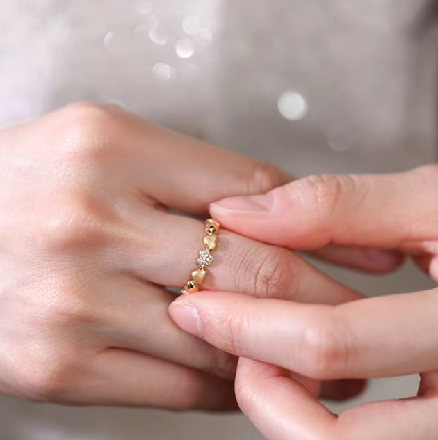 "Gravity" – 18K Italian Gold Natural Diamond Heart Ring with Sabbiatura Finish