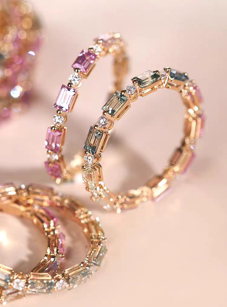 "Peach Blossom Ring" – 18K Gold Natural Multicolor Sapphire Ring with Full Band Gradient Gemstones
